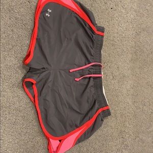 Never worn underarmer shorts